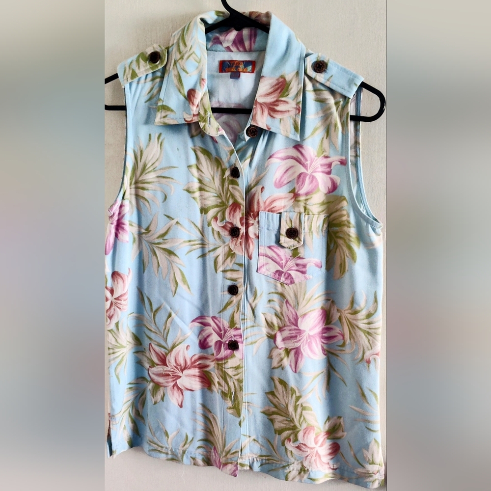 Floral Sleeveless Button-Up Top By Tiki Reef Club. Small New Without Tags.